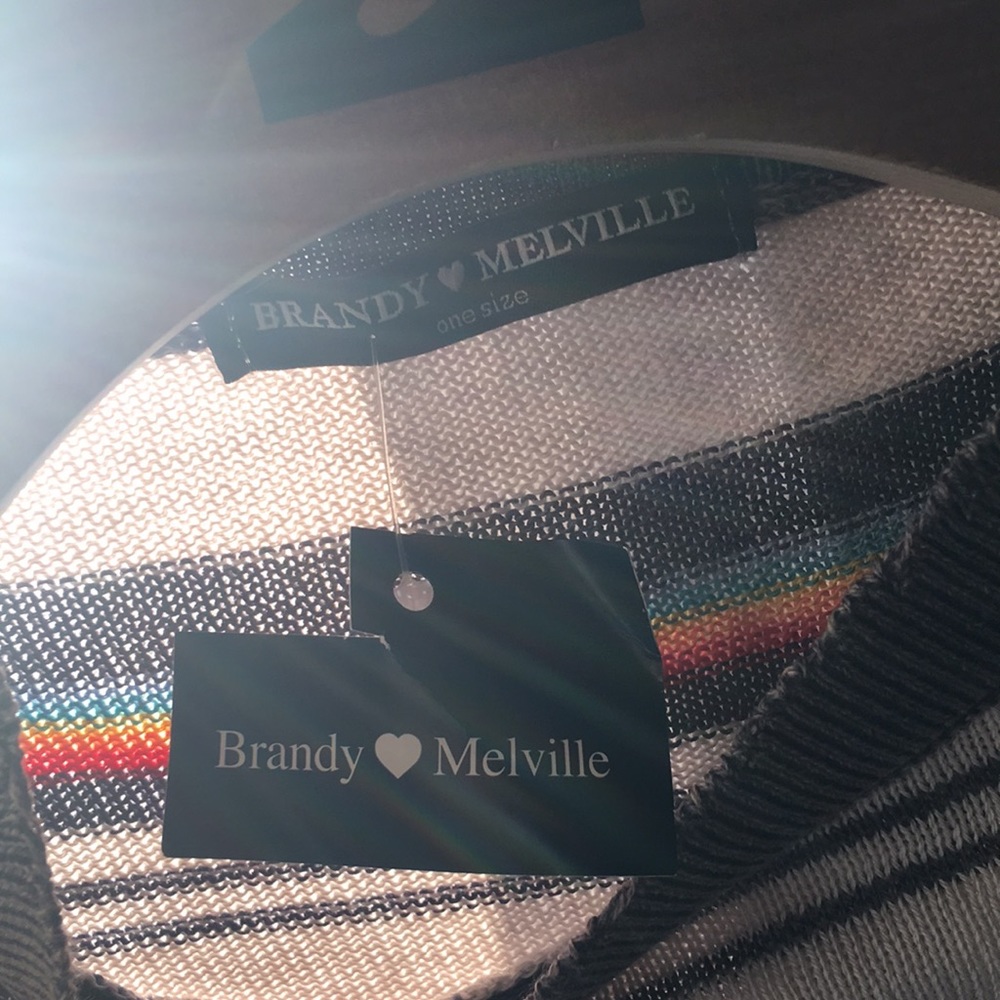 Brandy Melville T-shirt - Picture 2 of 2